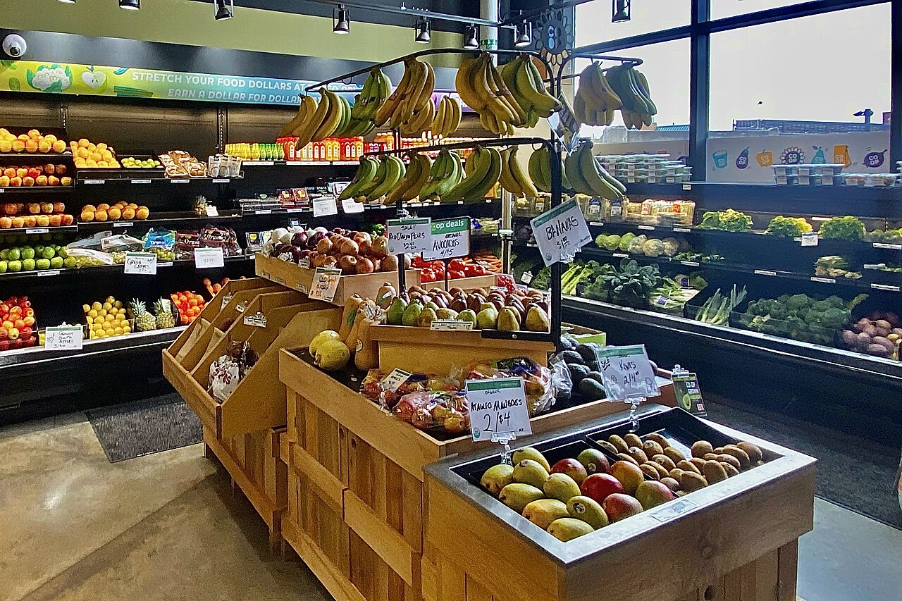 Context image: supermarket produce and grocery aisle.