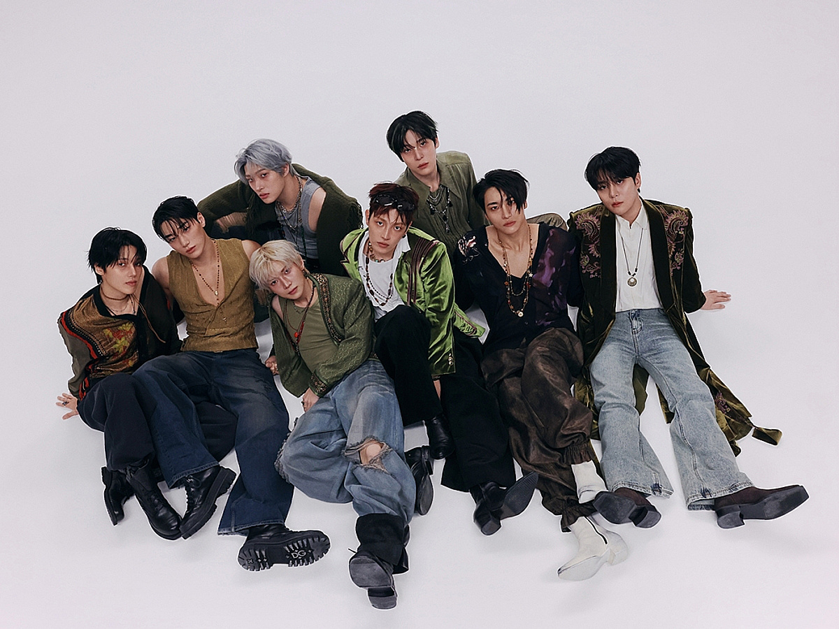 ATEEZ group photo for GOLDEN HOUR Part 5.