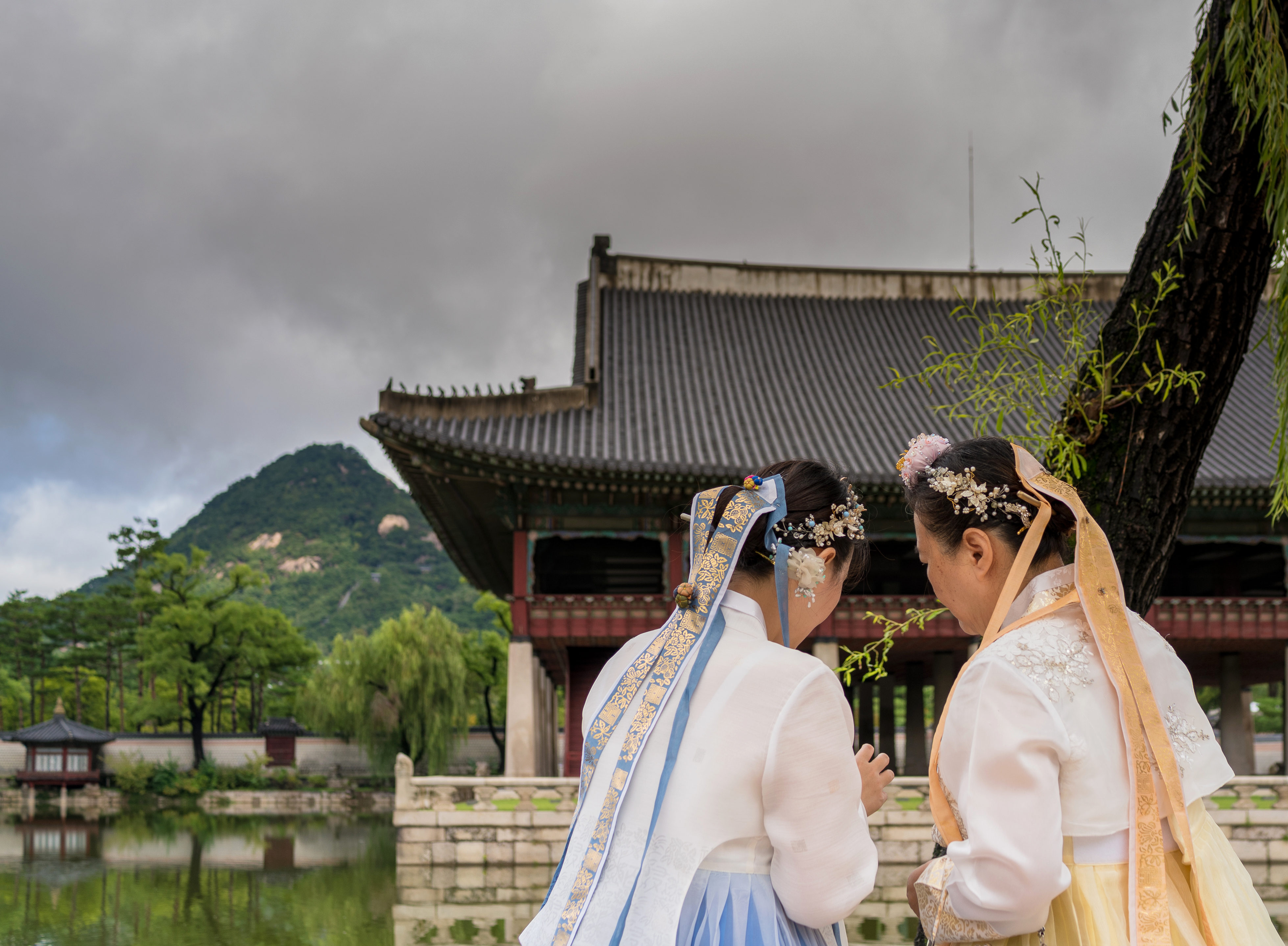 Context image: traditional Korean hanbok garment.