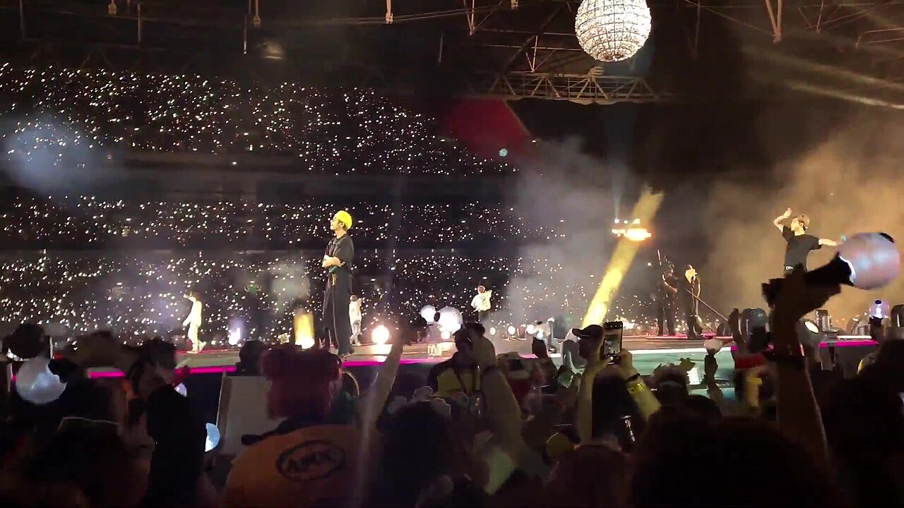 K-pop concert crowd with light sticks.