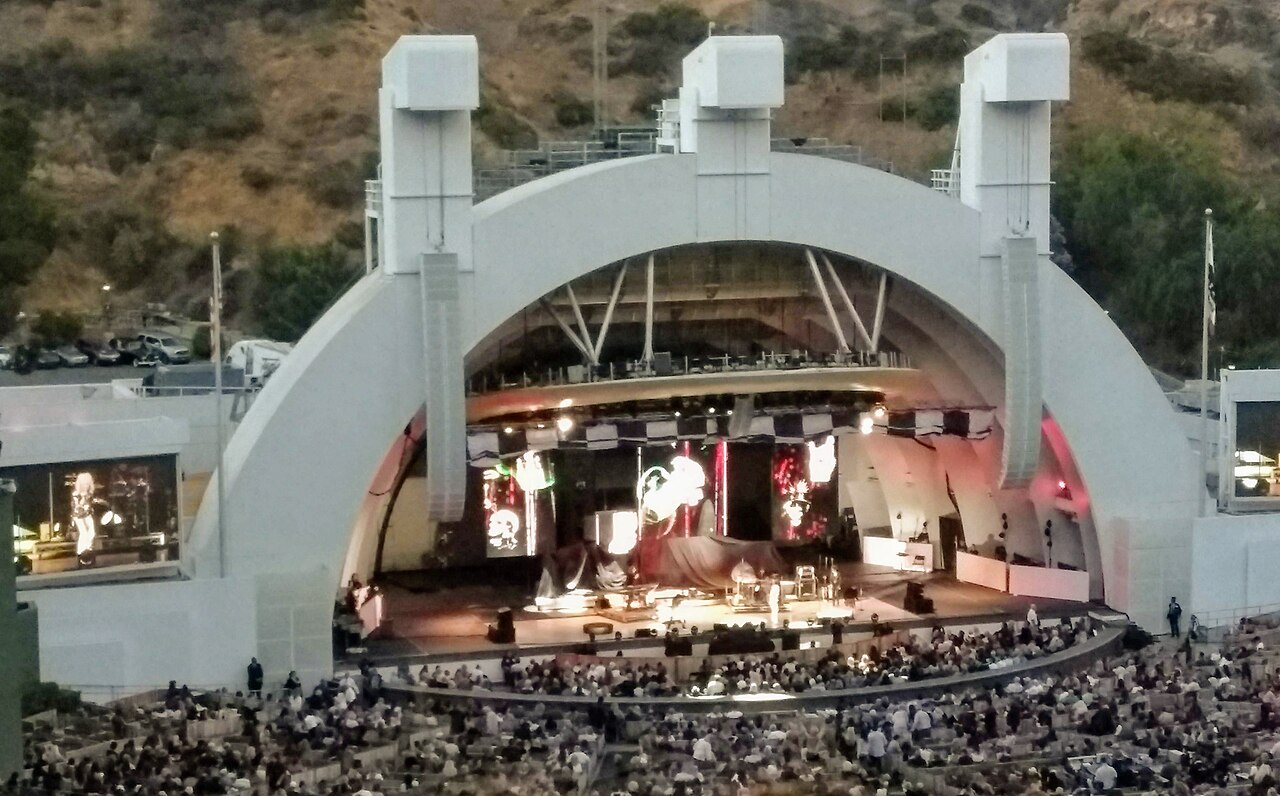 Context image: outdoor amphitheater concert venue.