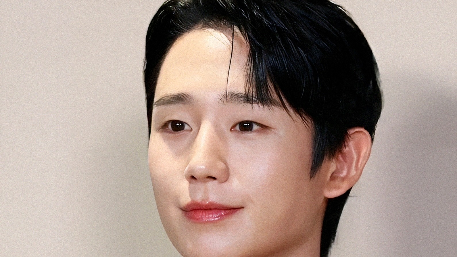 Jung Hae-in in a close-up studio portrait, the lead of Netflix's Our Sticky Love.