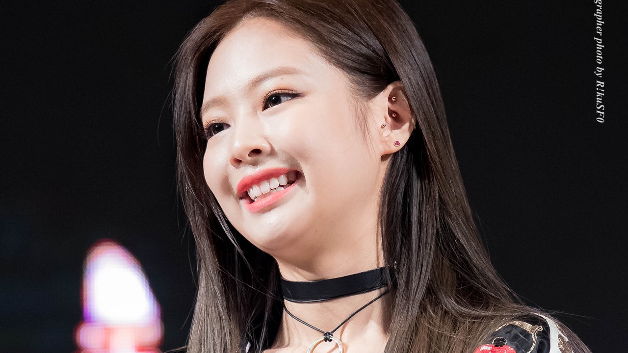 Jennie of BLACKPINK at a public appearance in 2017.