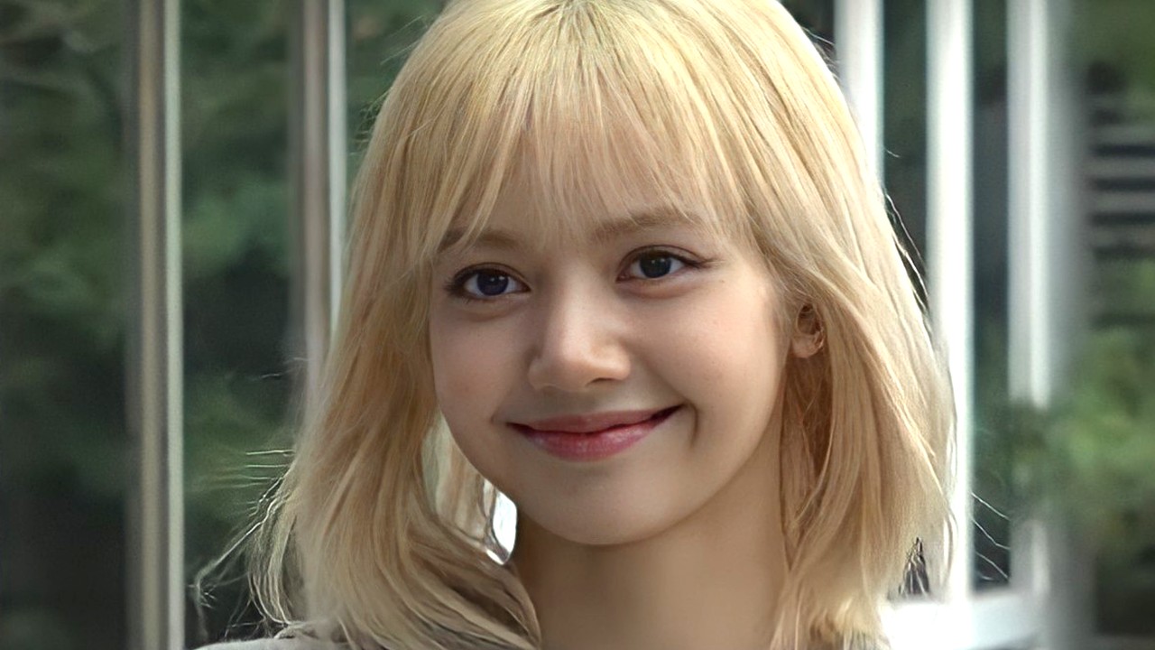 Lisa of BLACKPINK at a public appearance in Seoul in 2024.