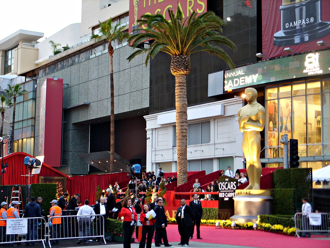 Context image: awards show red carpet.