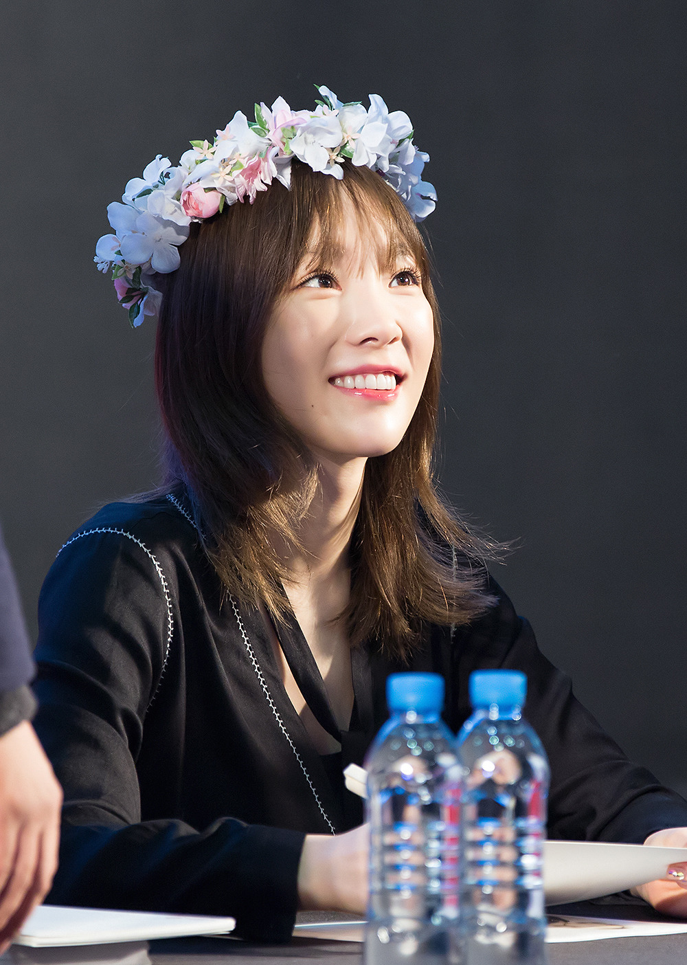 Kim Taeyeon at a public appearance in November 2016.