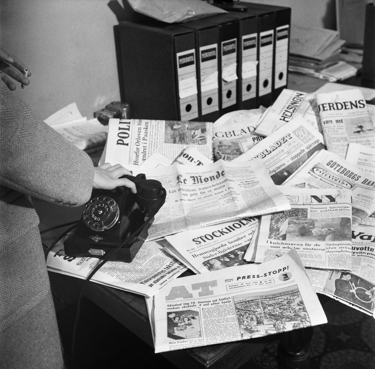 Context image: Desk with notebook, coffee, and laptop open to a news feed.