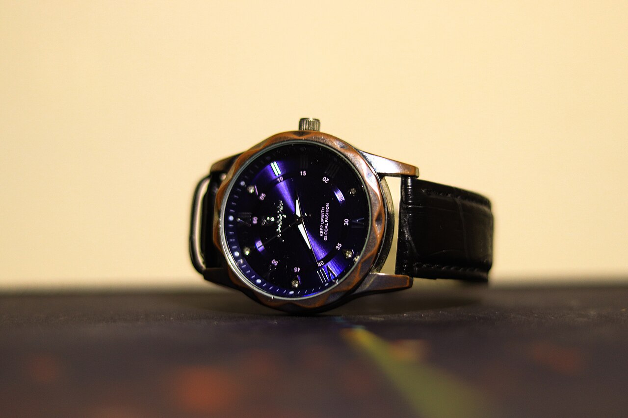 Context image: luxury watch and red carpet context.